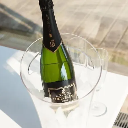 船屋 小阿姆斯特尔船屋 *